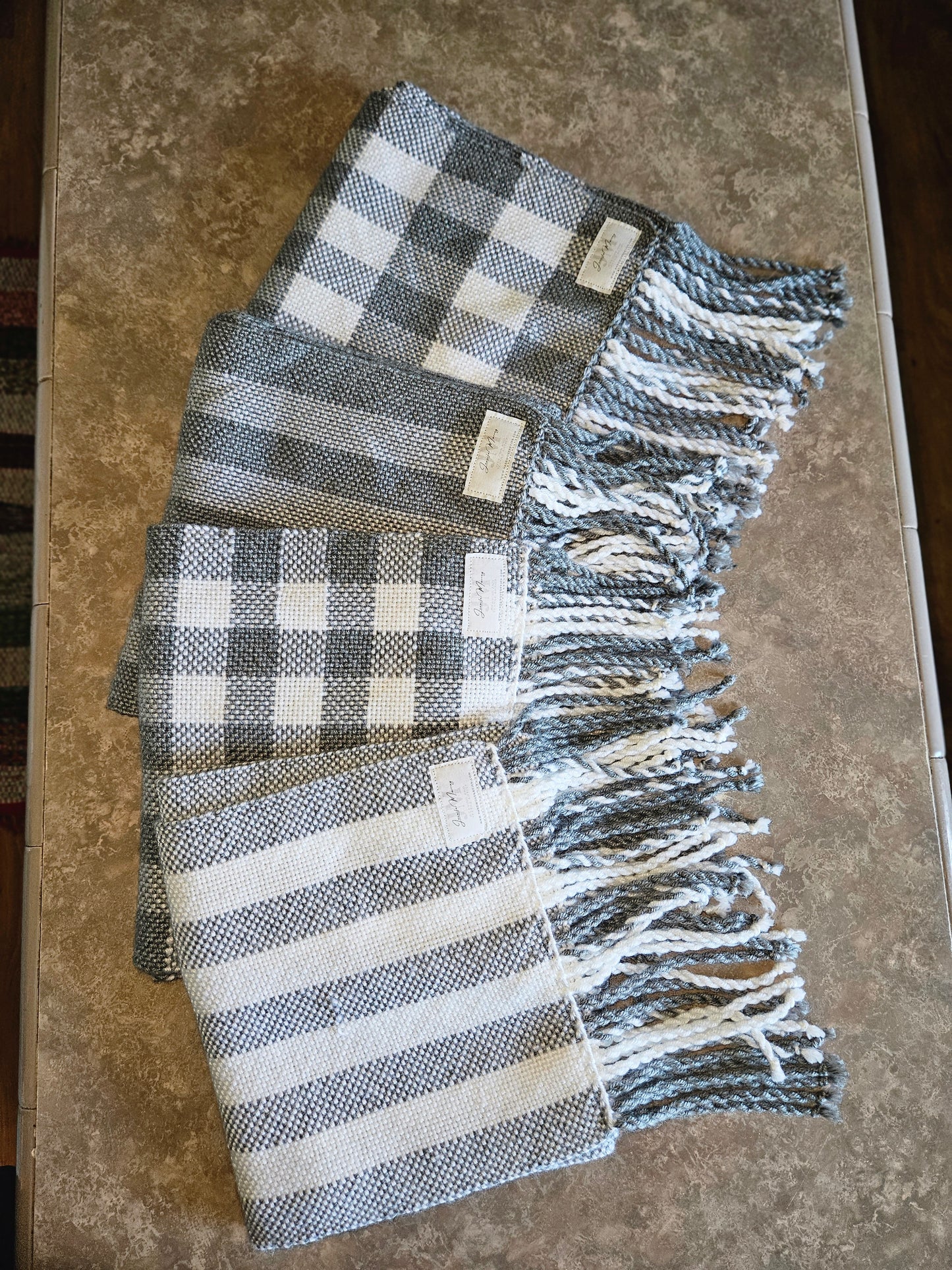 Gray/white scarf