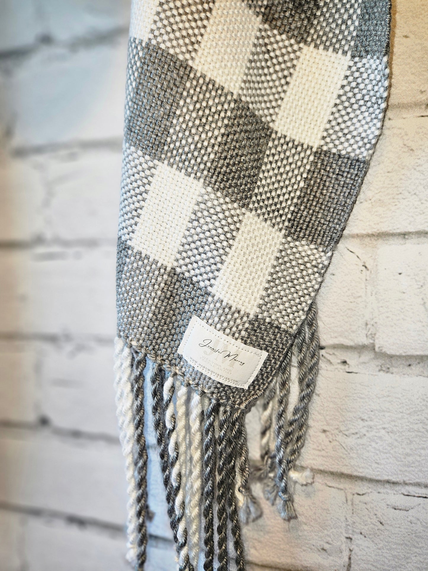 Gray/white scarf