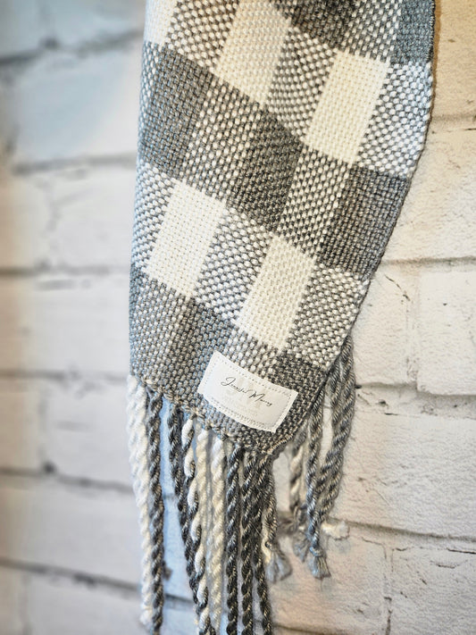 Gray/white scarf